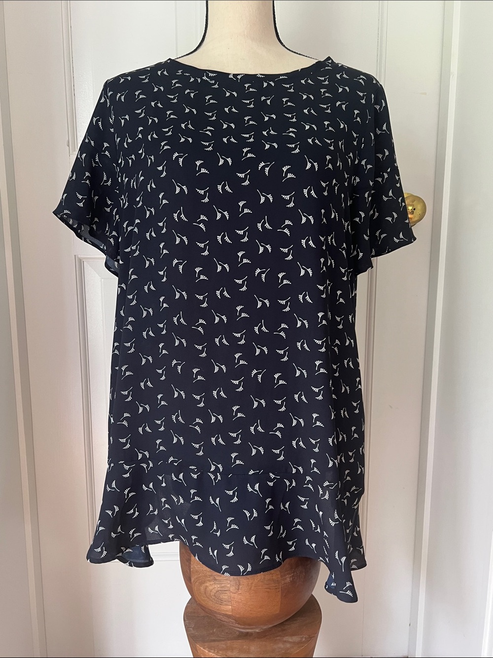 Loft Navy Blue Short Sleeve Printed Blouse, Ruffled, Flowy fit, Crew Neck Size M